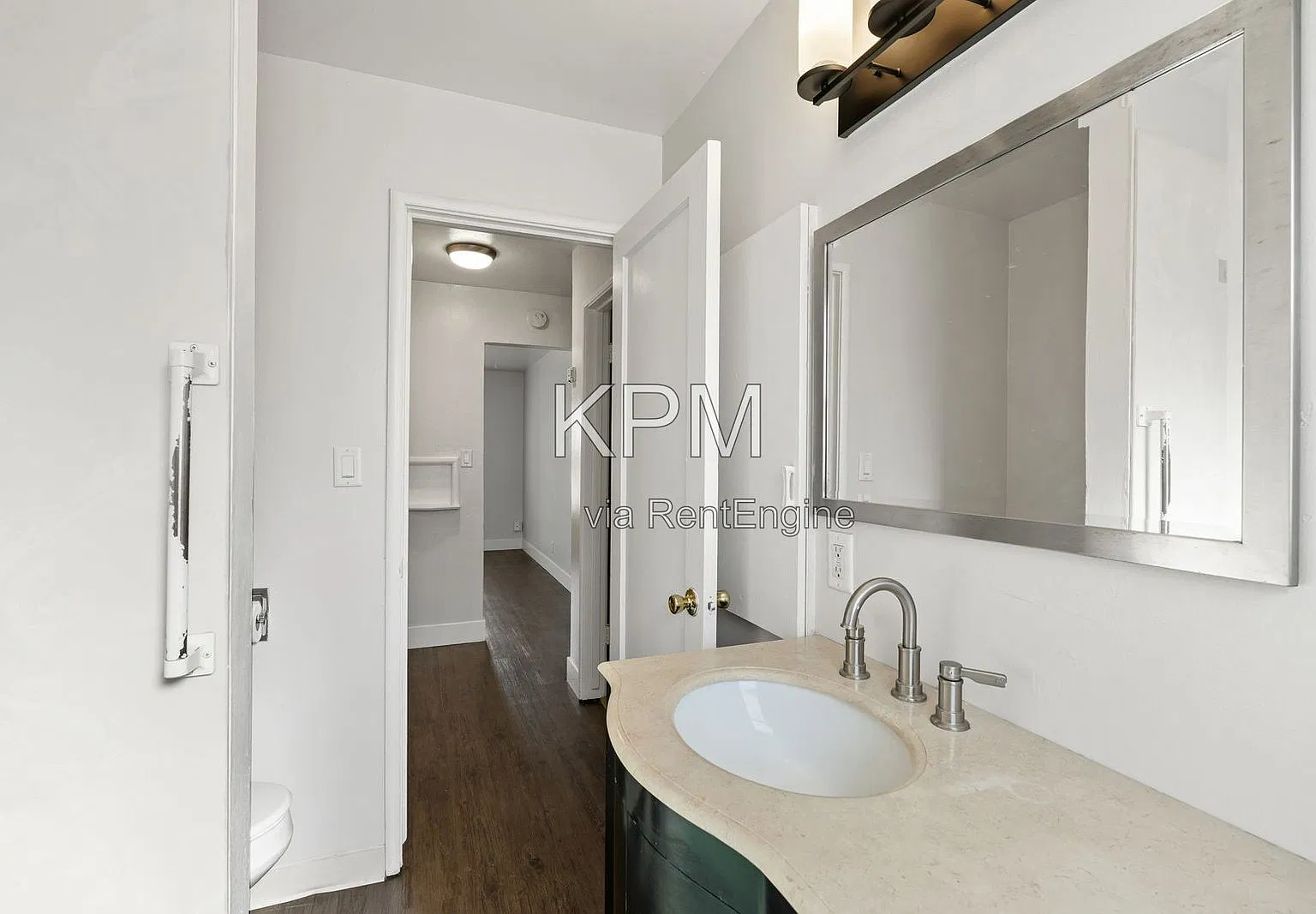 2 bed, 1.0 bath, 902 sqft, $1,650 — Photo 4