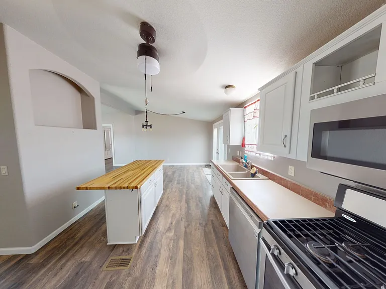 2505 Silver Dollar Loop NE — Photo 6
