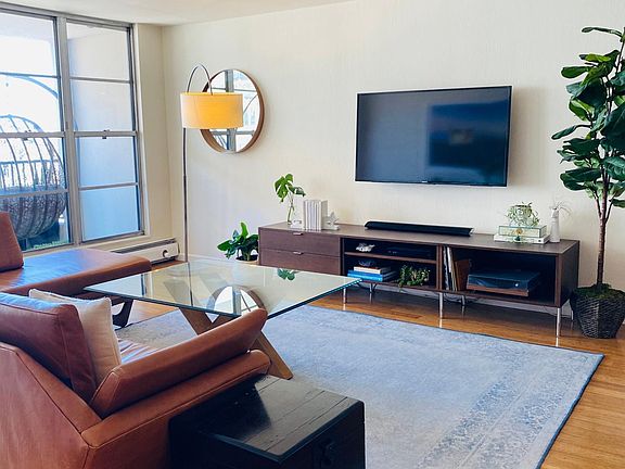 3rd image of 2040 Franklin St APT 604