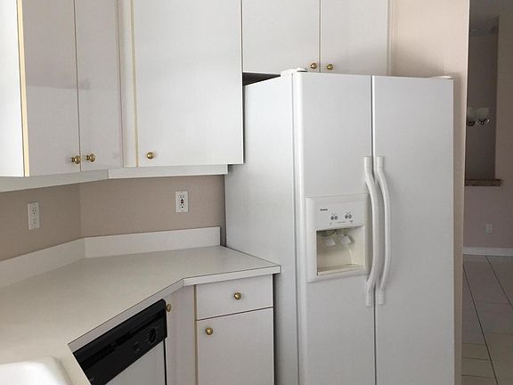 4th image of 557 SW New Castle Cv