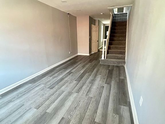2nd image of 2539 N Lee St #V