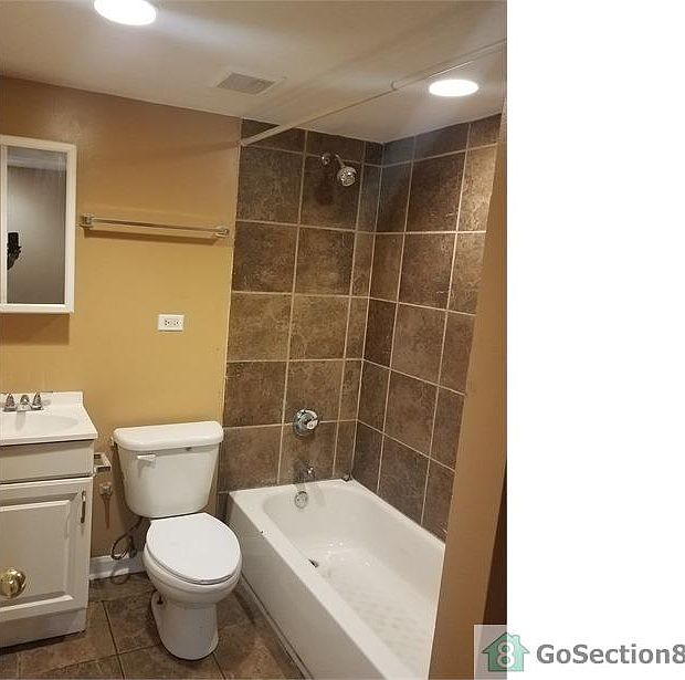 1st image of 7312 S King Dr APT 1