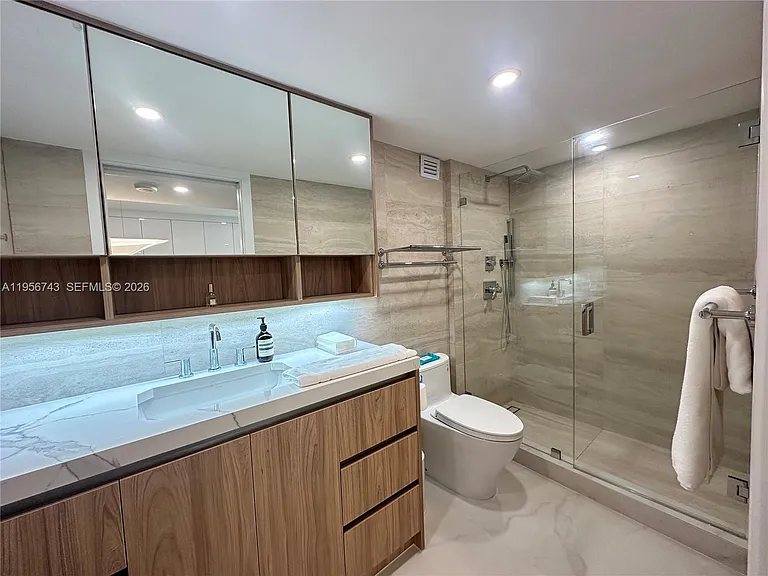 2301 Collins Ave #1421 — Photo 7