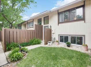 174 River Woods Ln, Burnsville, MN 55337