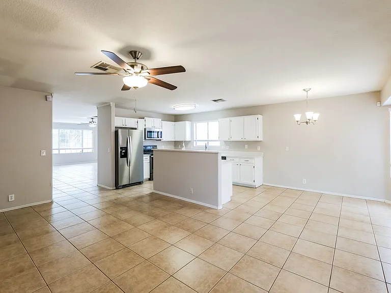 8745 W Tuckey Ln — Photo 6