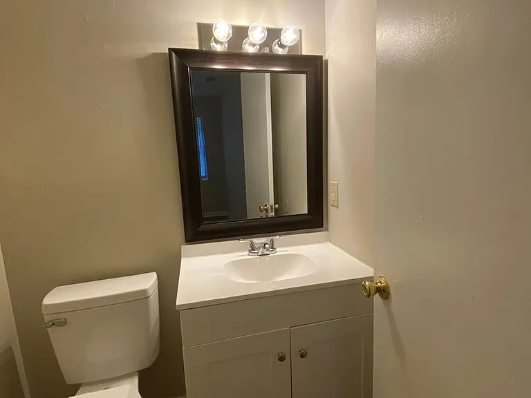 115/117 Oak Park Ct — Photo 6