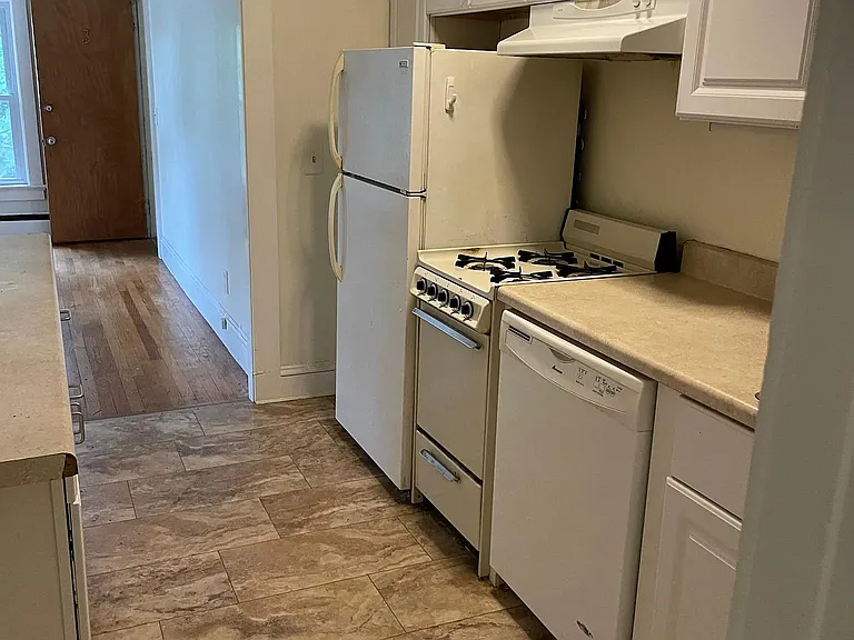 30 King St #2 — Photo 7
