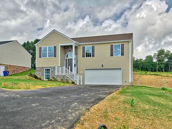 3rd image of 25 Little John Ct