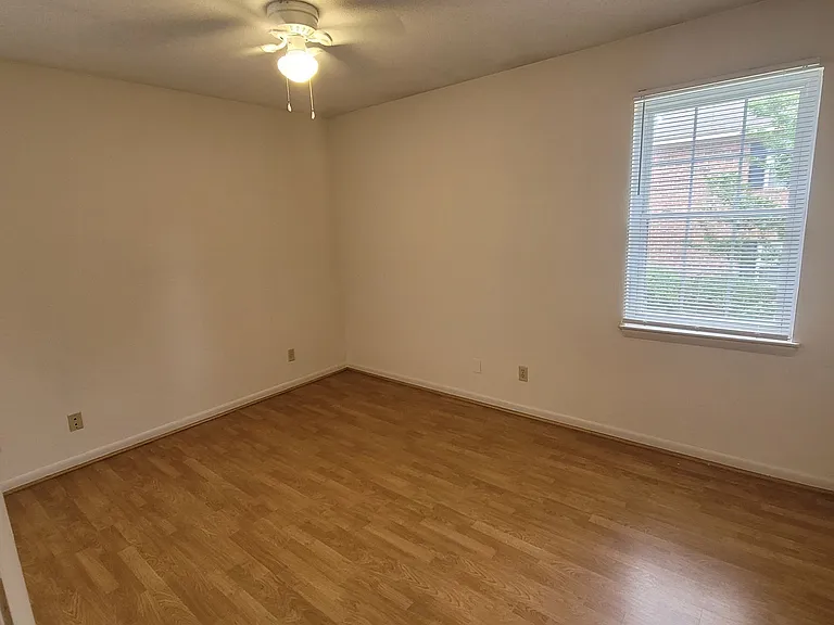 544 Wimbledon Ct — Photo 11