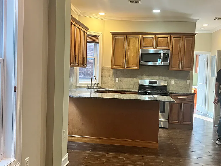 83 McWhorter St #5 — Photo 2