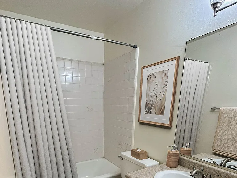 Kerrwood Manor — Photo 18