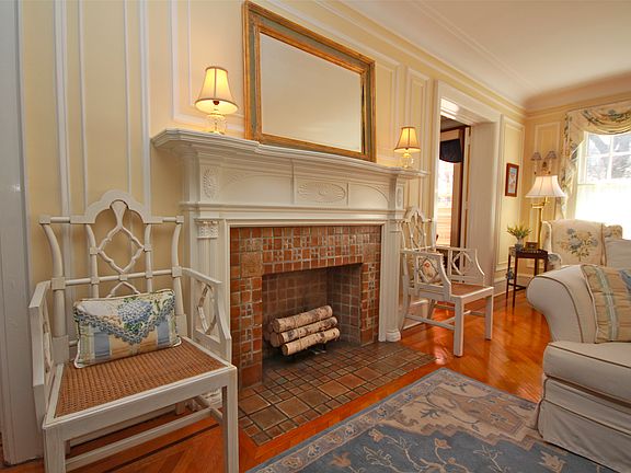 3rd image of 23 Chestnut St
