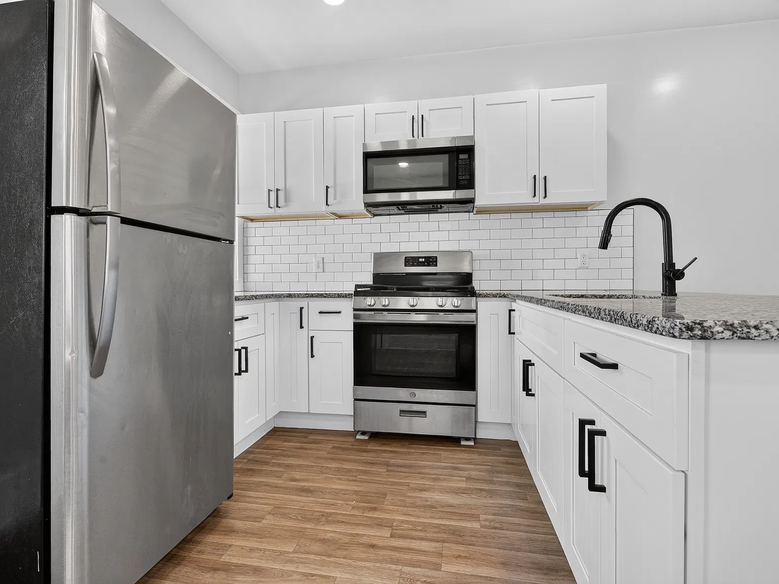 2 bed, 1015 sqft, $1,700 — Photo 2