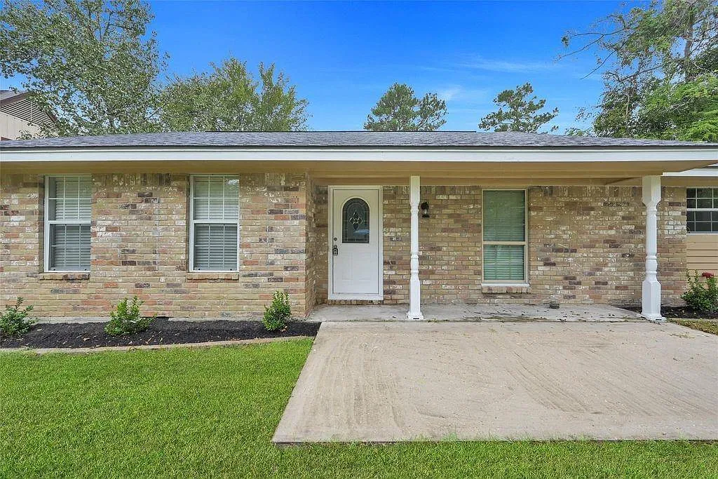4 bed, 2.0 bath, 1852 sqft, $1,900 — Photo 2