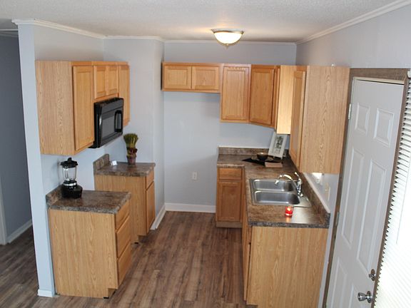 4th image of 699 E Summit Ave