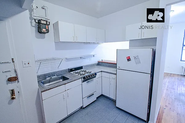 Rented by Jonis Realty | media 22