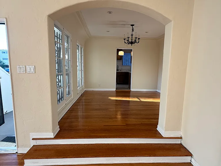 1060 S Corning St — Photo 33