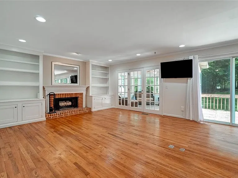 295 Oakmere Dr — Photo 16