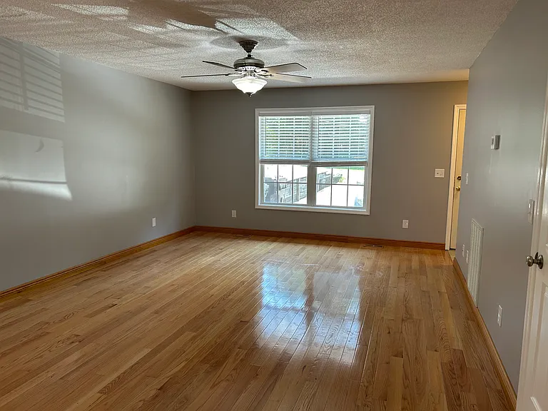 305 Walnut St — Photo 3