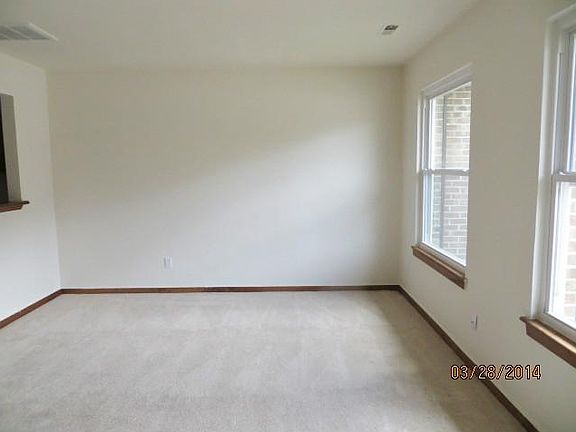 3rd image of 555 Lanier Cres