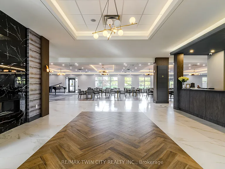 152 N Park St #201 — Photo 3