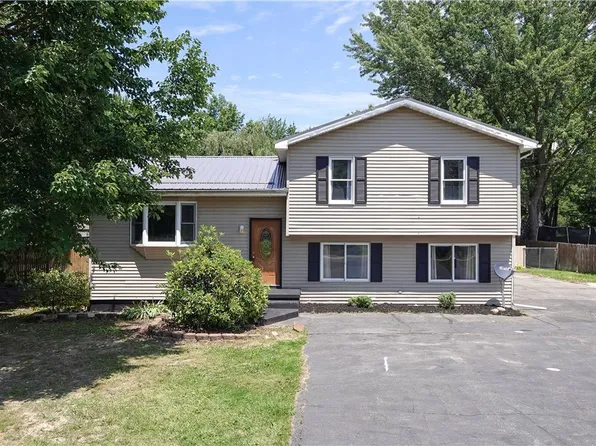 2521 Griffith Dr, Cortland, OH 44410