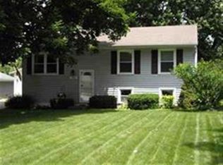 2904 Sunburst Ct, Bettendorf, IA 52722