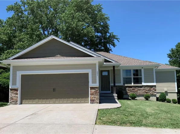 1311 Country Club Dr, Pleasant Hill, MO 64080