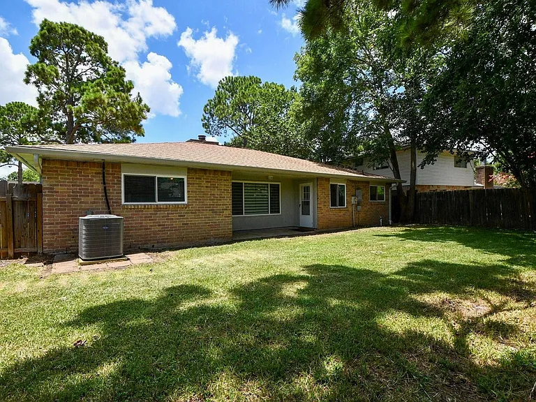 16823 Cobble Ridge Dr — Photo 47
