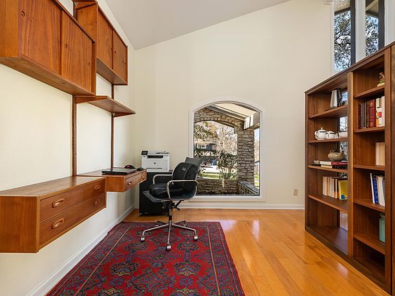 5th image of 8805 Mountain Ridge Dr