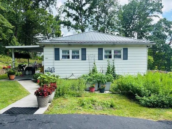 1284 Heatherwood Rd, Bluefield, WV 24701