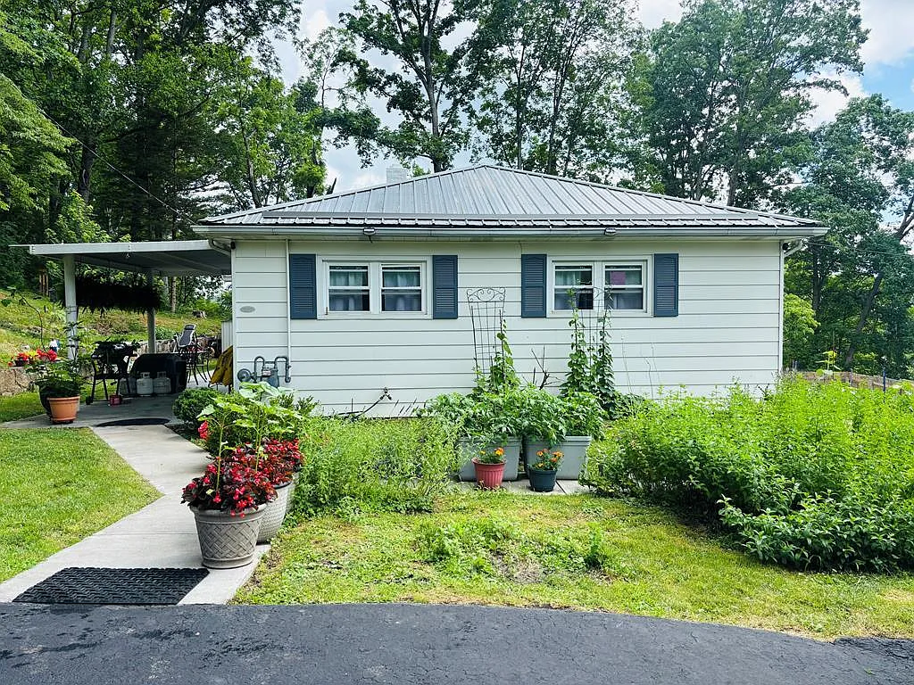 1284 Heatherwood Rd photo 1