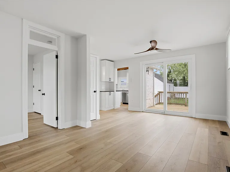125 Warren St — Photo 3