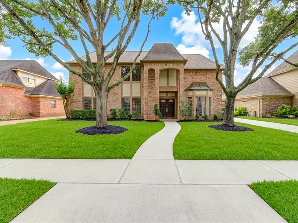 1022 Goldfinch Ave, Sugar Land, TX 77478