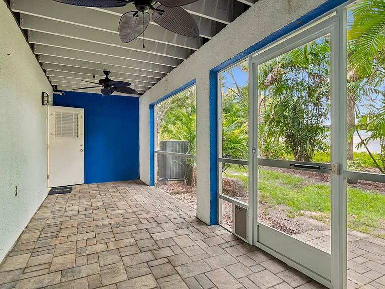 1st floor screened lanai