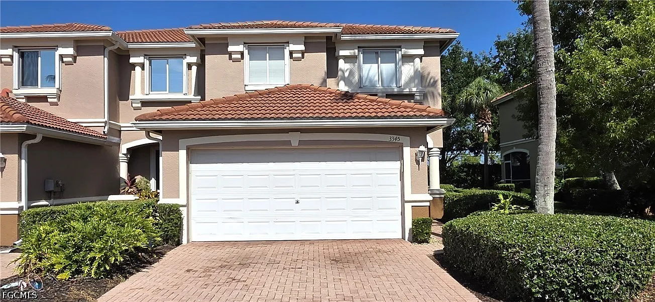 3 bed, 2.5 bath, 1977 sqft, $1,900 — Photo 1