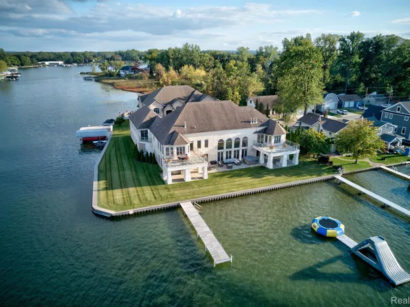 13232 Enid Blvd, Fenton, MI 48430