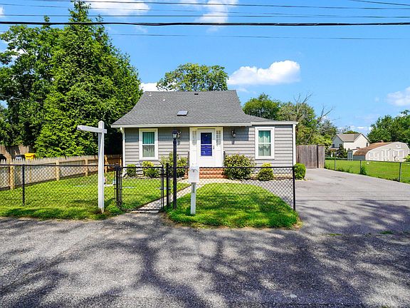 2nd image of 2908 Main St