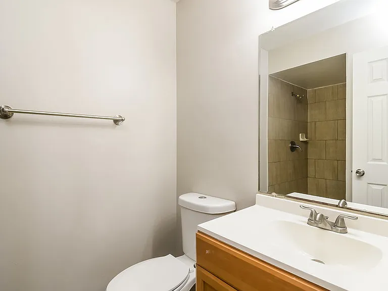 4085 Scotland St — Photo 14