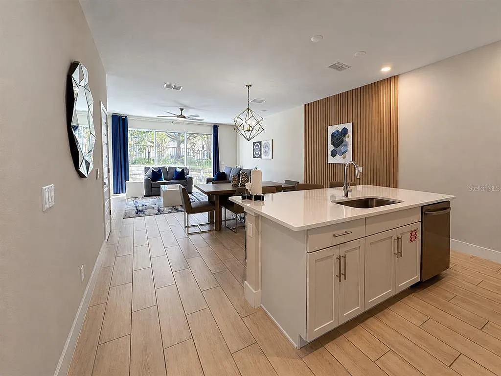 3 bed, 2.5 bath, 1708 sqft, $2,750 — Photo 3