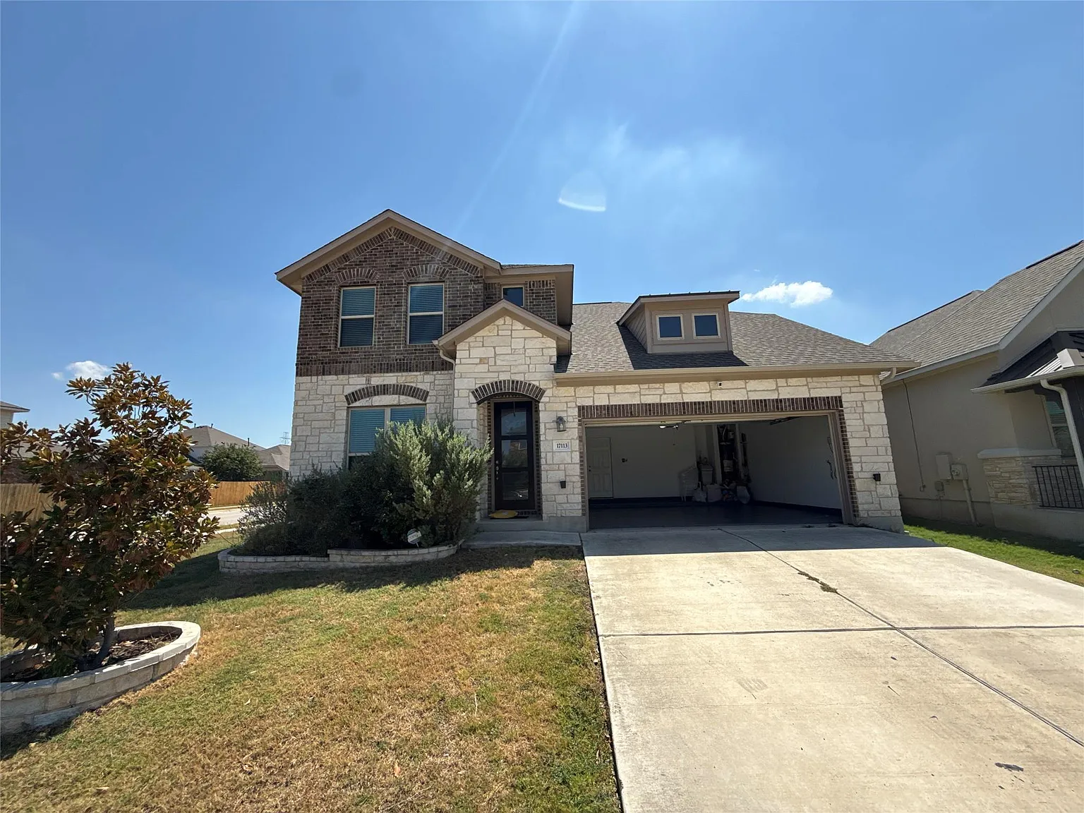 4 bed, 2.5 bath, 3200 sqft, $3,000 — Photo 2