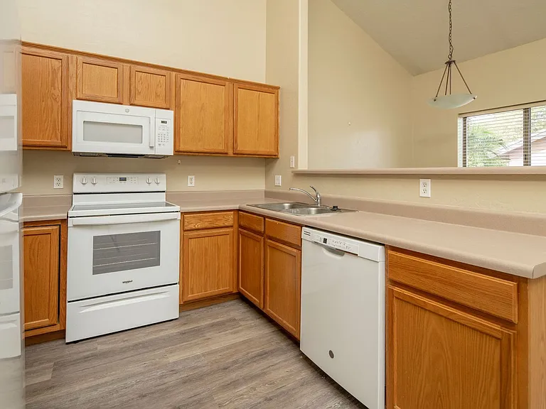 Bella Rosa Apartments — Photo 58
