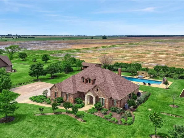 2027 Twin Creeks Cir, Pilot Point, TX 76258