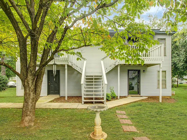 Summer Tree Apartment — Photo 17