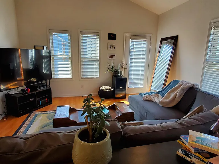 1639 N College Ave #3 — Photo 2