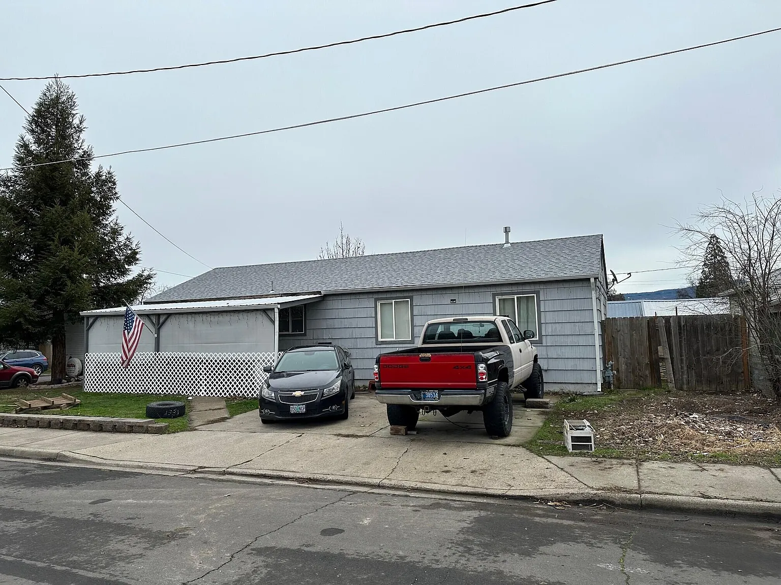 401 S Peach St photo 1