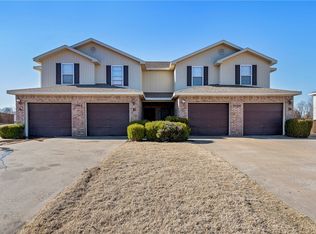 2006 Azlin Pl, Siloam Springs, AR 72761