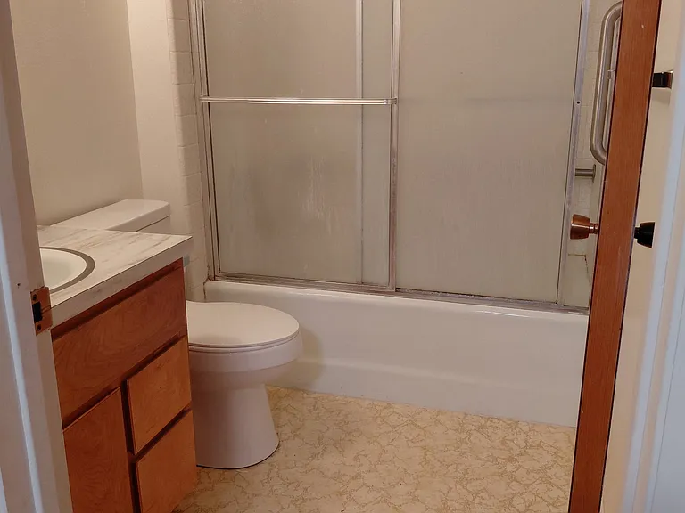730 W 18th St #3 — Photo 6