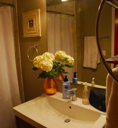 2nd image of 934 W Diversey Pkwy APT 3F
