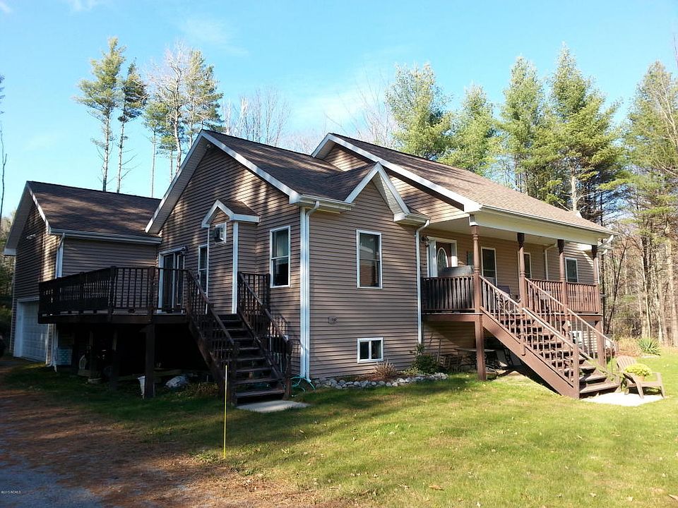 1st image of 14 Pine Ln